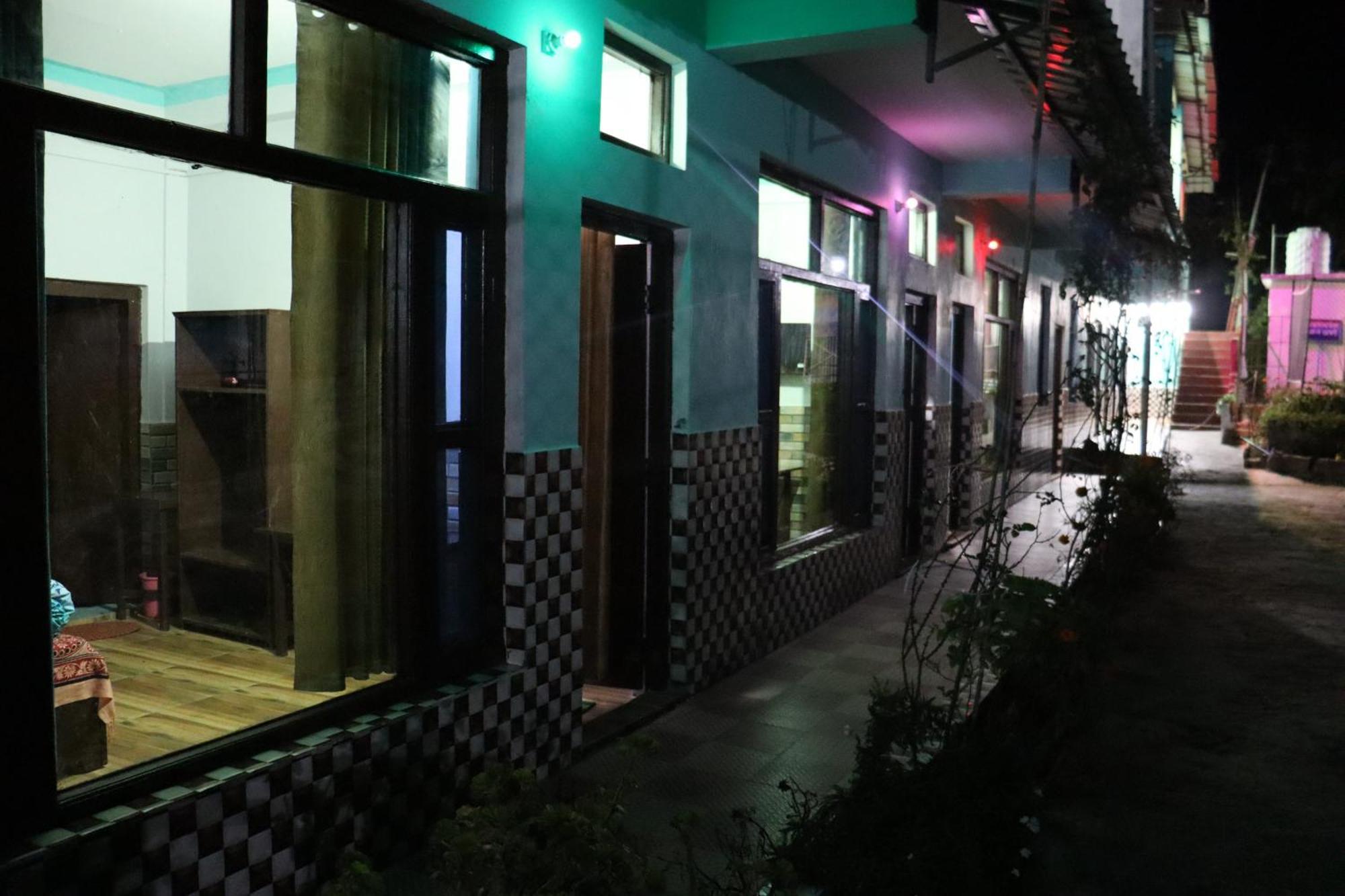 Shanti Home Stay Chaukori Exteriör bild