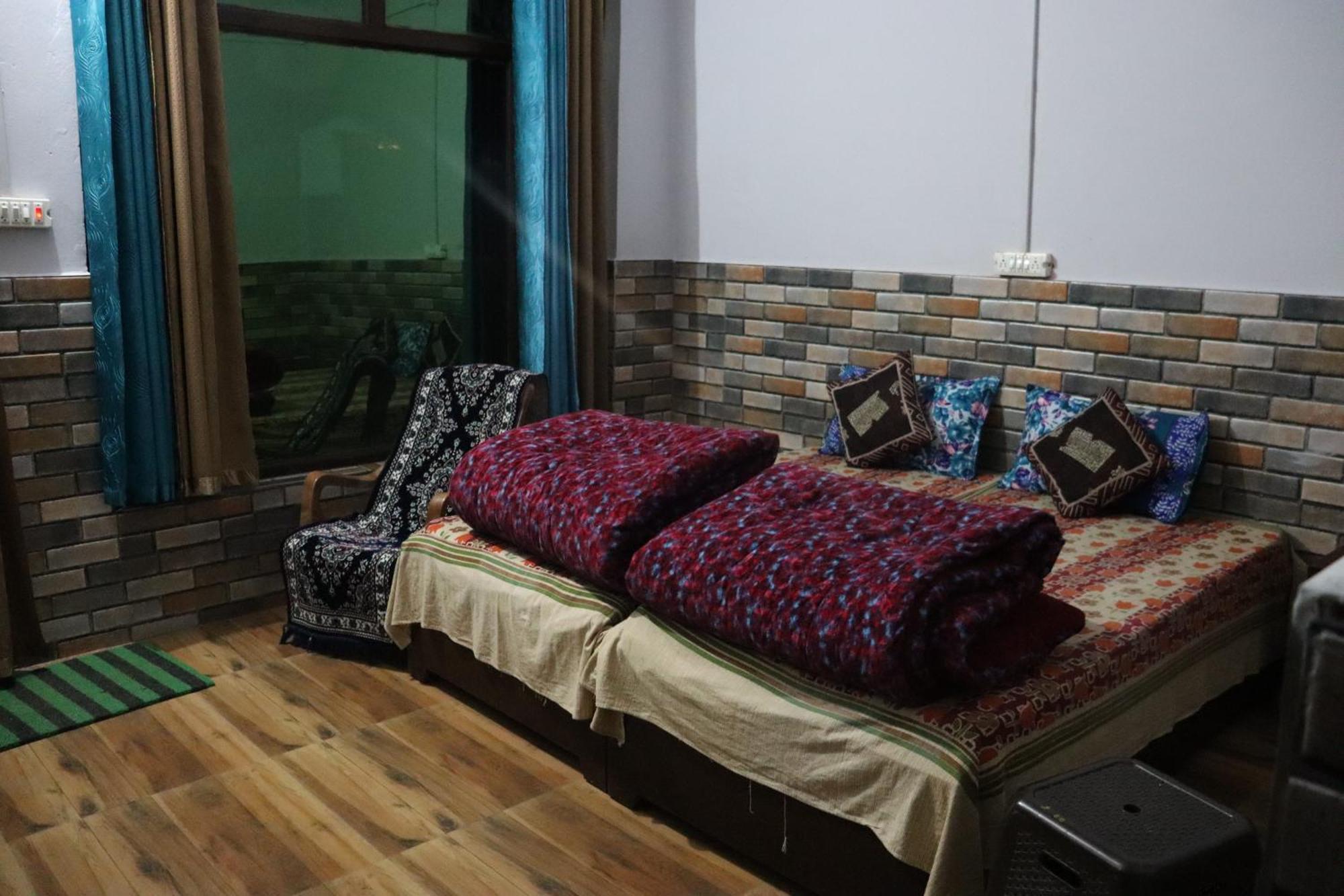 Shanti Home Stay Chaukori Exteriör bild